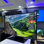 Samsung Series 9 UR90 – 43” Smart 4K TV