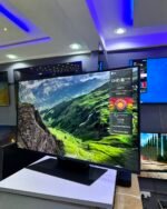 Samsung Series 9 UR90 – 43” Smart 4K TV