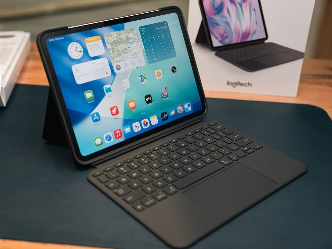 sotochka312-20260201-0001 Logitech Combo Touch Keyboard Case with Trackpad – for iPad Pro 11" (M4 / M5) - Image 1