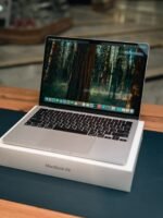 MacBook Air 13.6" M4 – 16GB / 512GB Silver (Used, 🔋28 Cycles, Complete Set)