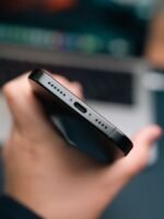 iPhone 16 Pro Max – 1TB Black Titanium (Used, Official Replacement, 🔋100%) - Image 3