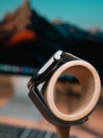 Apple Watch Series 10 – 46mm Slate Titanium (Milanese Loop, Used, Perfect Condition, Complete Set) - Image 2