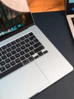 MacBook Air 15" M4 – 16GB / 256GB Sky Blue (Used, Perfect Condition, 🔋6 Cycles) - Image 3